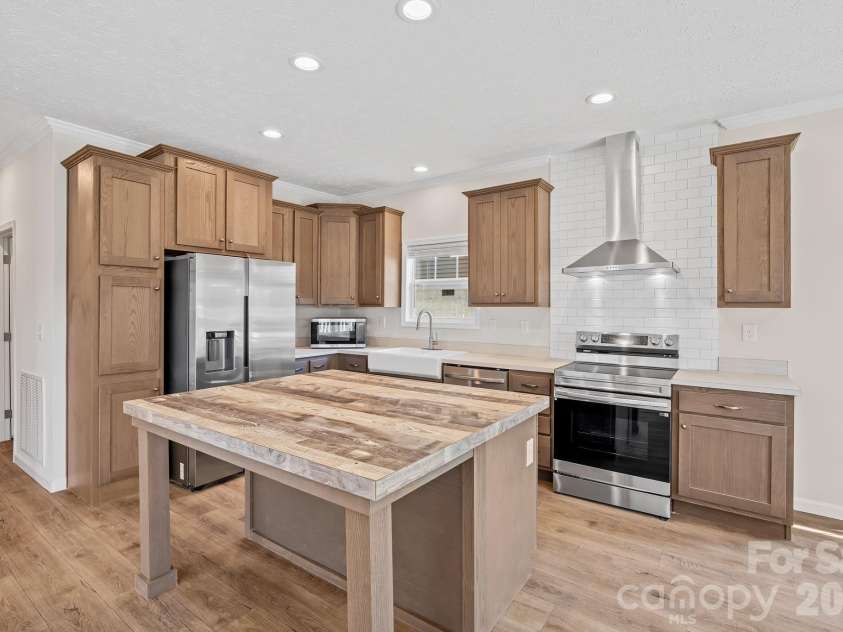 135 Bellamy Road, Asheville, NC 28806.  MLS# CAR4404199, YatesRealty ID 44401. 