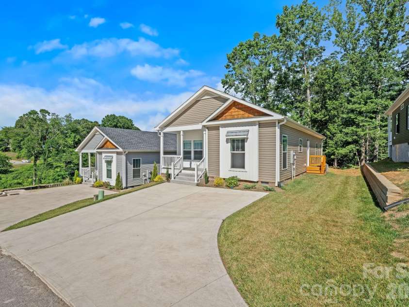 135 Bellamy Road, Asheville, NC 28806.  MLS# CAR4404199, YatesRealty ID 44401. 