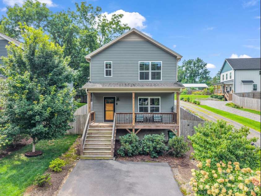 27 Busbee View Road, Asheville, NC 28803.  MLS# CAR4413713, YatesRealty ID 44403. 