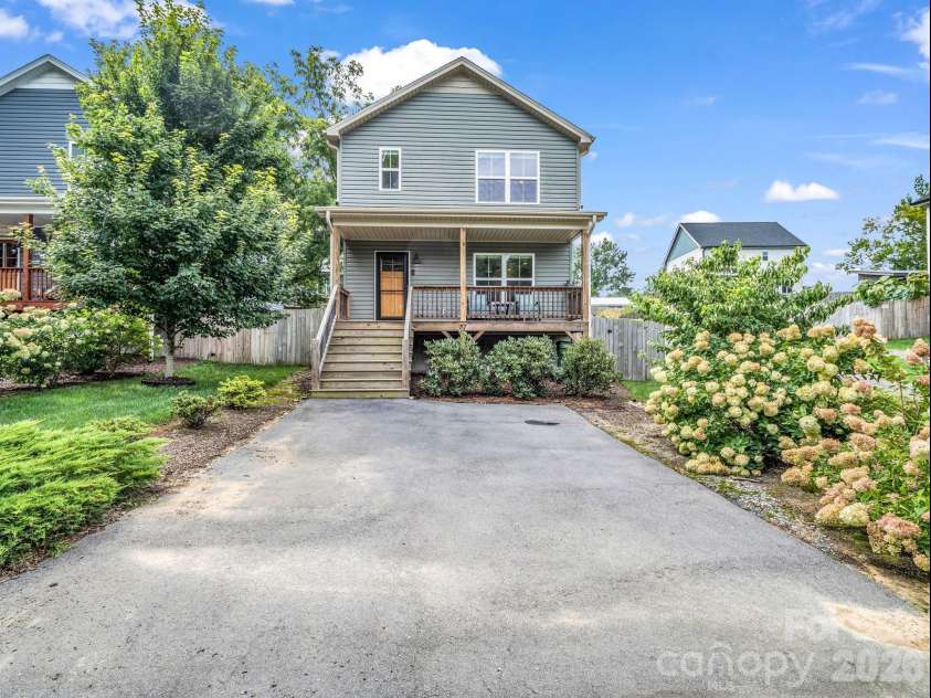 27 Busbee View Road, Asheville, NC 28803.  MLS# CAR4413713, YatesRealty ID 44403. 