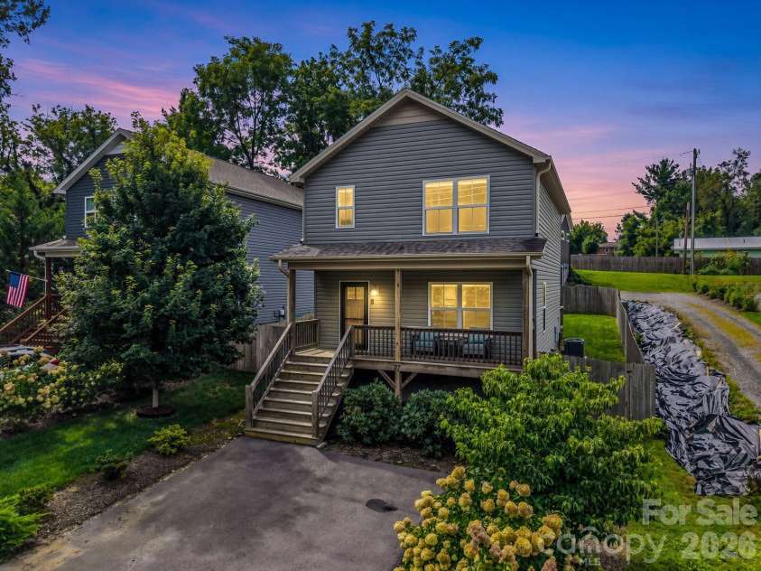 27 Busbee View Road, Asheville, NC 28803.  MLS# CAR4413713, YatesRealty ID 44403. 