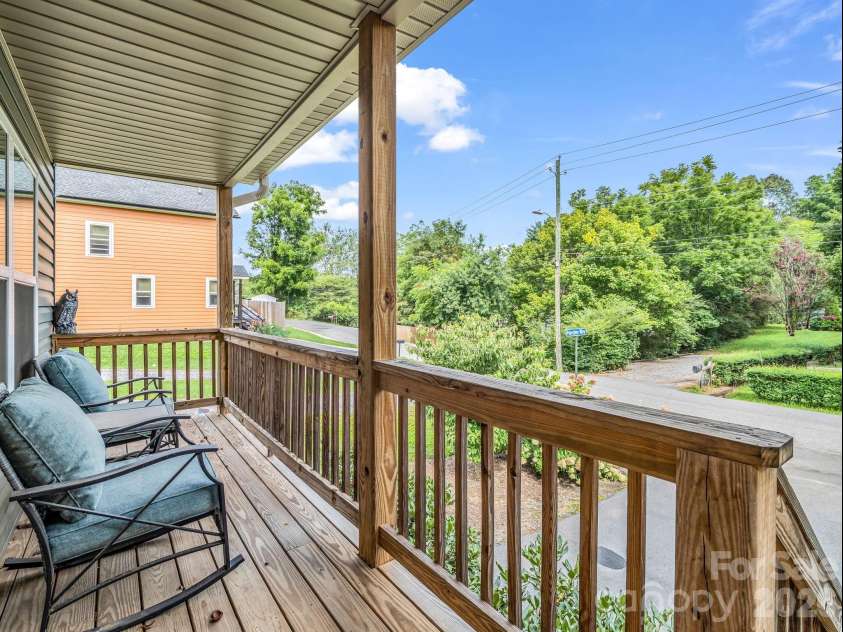 27 Busbee View Road, Asheville, NC 28803.  MLS# CAR4413713, YatesRealty ID 44403. 