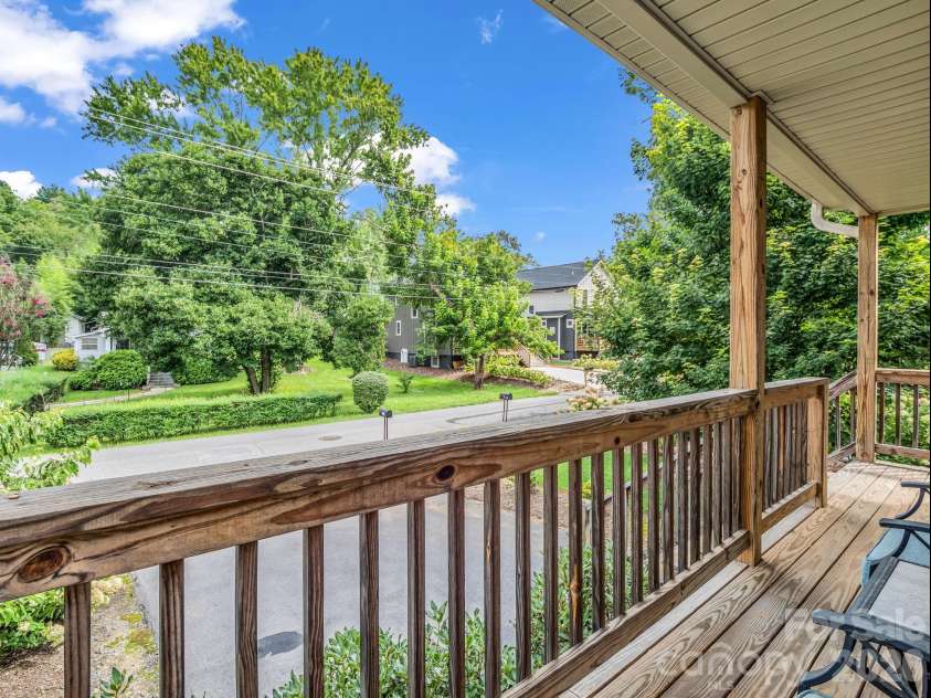 27 Busbee View Road, Asheville, NC 28803.  MLS# CAR4413713, YatesRealty ID 44403. 