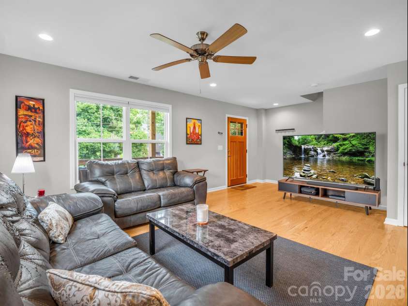 27 Busbee View Road, Asheville, NC 28803.  MLS# CAR4413713, YatesRealty ID 44403. 