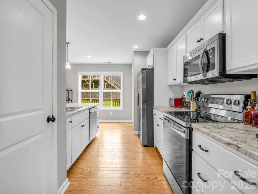 27 Busbee View Road, Asheville, NC 28803.  MLS# CAR4413713, YatesRealty ID 44403. 