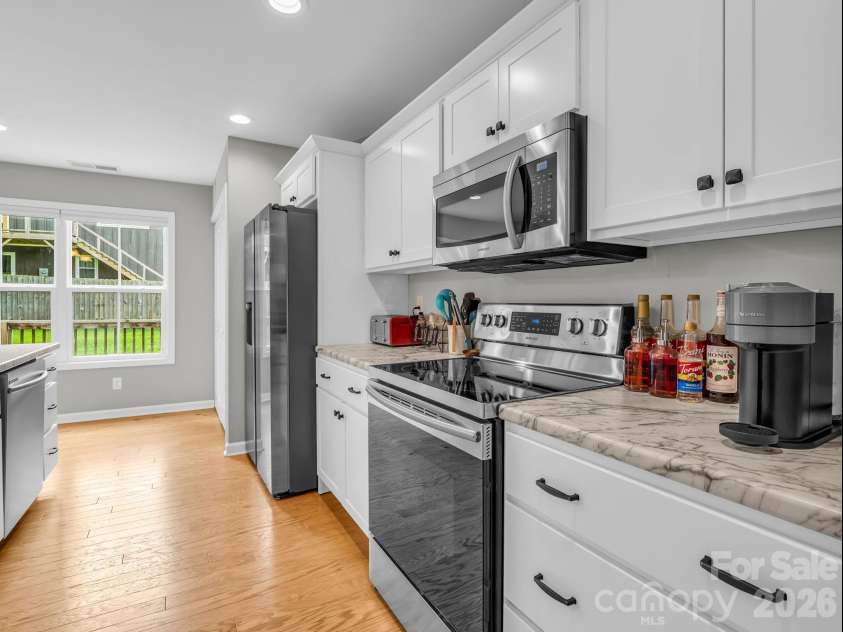 27 Busbee View Road, Asheville, NC 28803.  MLS# CAR4413713, YatesRealty ID 44403. 
