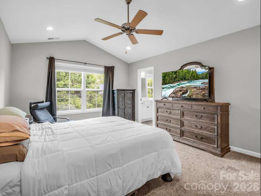 27 Busbee View Road, Asheville, NC 28803.  MLS# CAR4413713, YatesRealty ID 44403. 