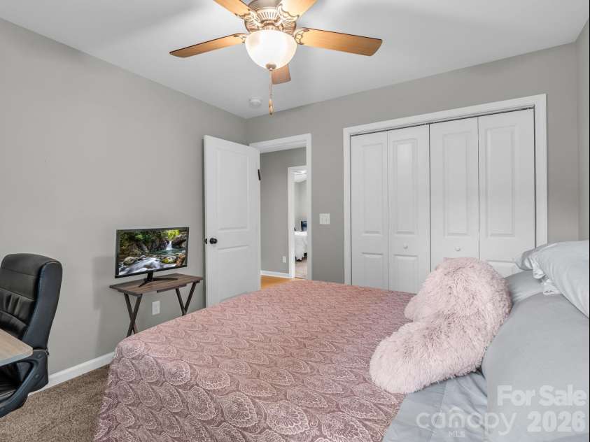 27 Busbee View Road, Asheville, NC 28803.  MLS# CAR4413713, YatesRealty ID 44403. 