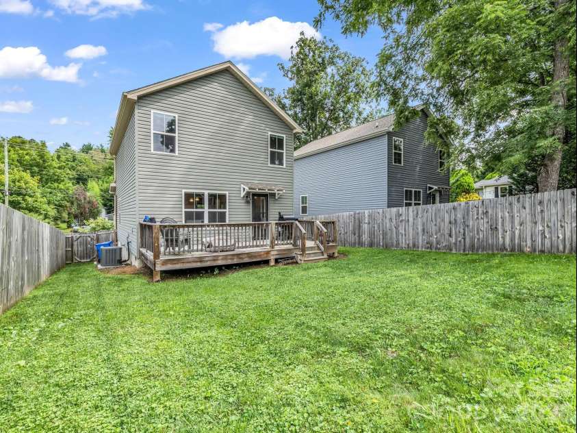 27 Busbee View Road, Asheville, NC 28803.  MLS# CAR4413713, YatesRealty ID 44403. 