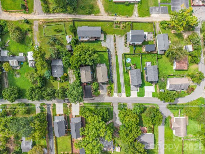 27 Busbee View Road, Asheville, NC 28803.  MLS# CAR4413713, YatesRealty ID 44403. 