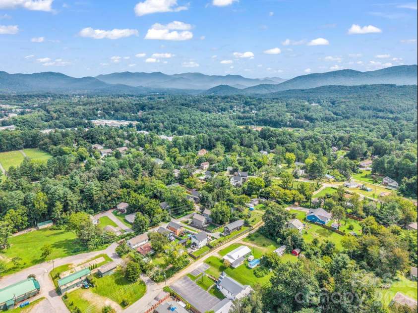27 Busbee View Road, Asheville, NC 28803.  MLS# CAR4413713, YatesRealty ID 44403. 