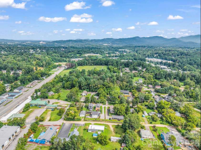 27 Busbee View Road, Asheville, NC 28803.  MLS# CAR4413713, YatesRealty ID 44403. 