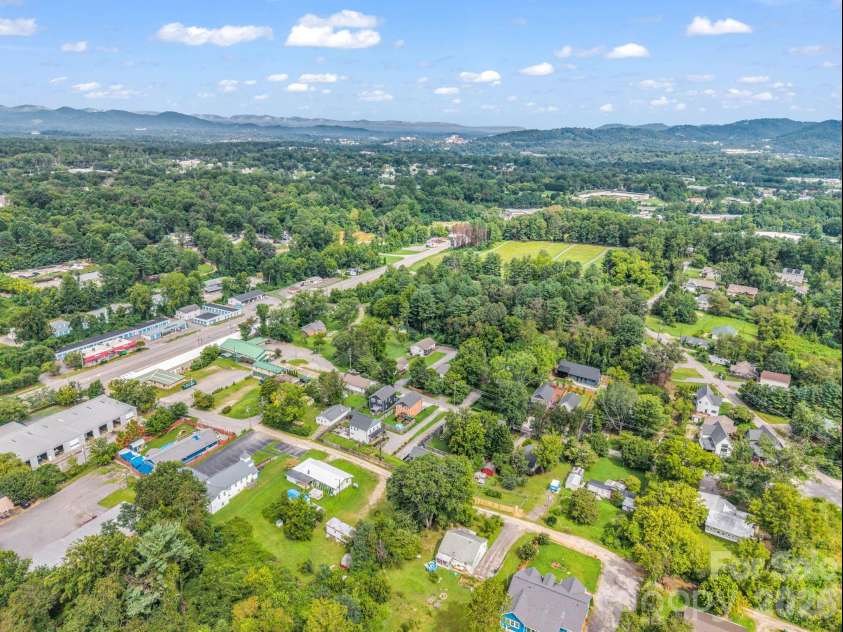 27 Busbee View Road, Asheville, NC 28803.  MLS# CAR4413713, YatesRealty ID 44403. 
