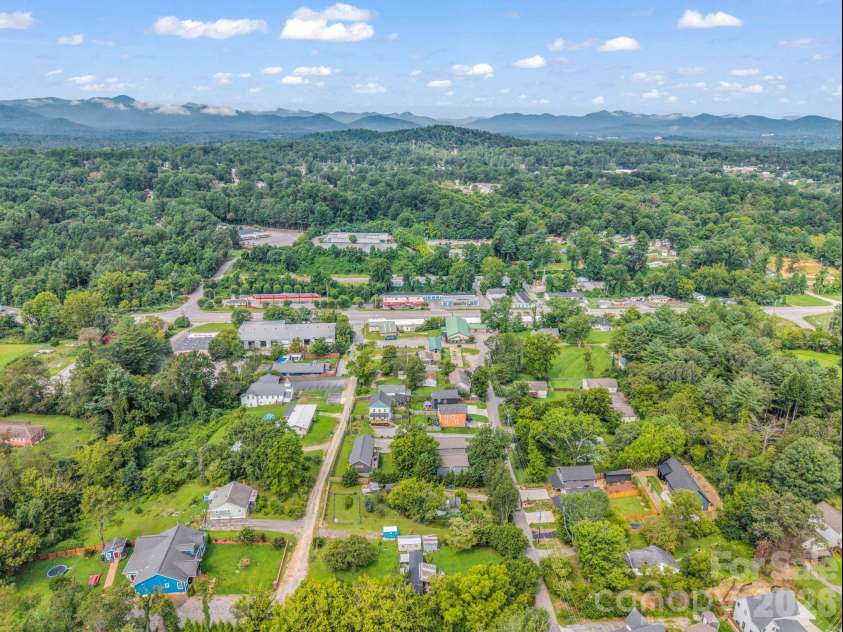 27 Busbee View Road, Asheville, NC 28803.  MLS# CAR4413713, YatesRealty ID 44403. 