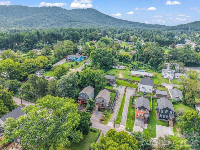 27 Busbee View Road, Asheville, NC 28803.  MLS# CAR4413713, YatesRealty ID 44403. 