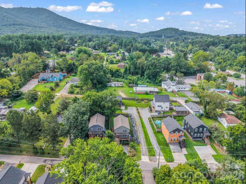 27 Busbee View Road, Asheville, NC 28803.  MLS# CAR4413713, YatesRealty ID 44403. 