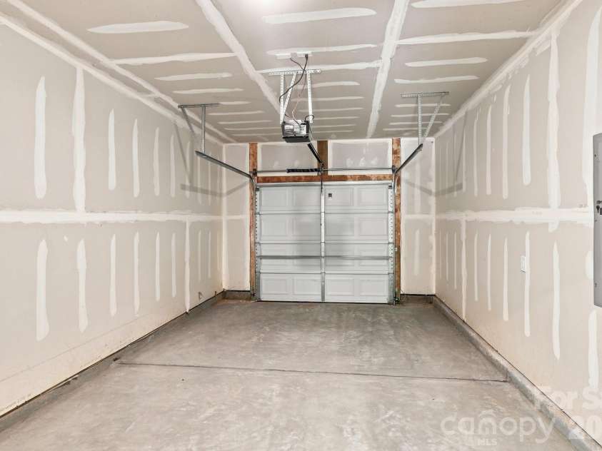 2604 Greencrest Lane, Statesville, NC 28677.  MLS# CAR4389908, YatesRealty ID 44406. Garage