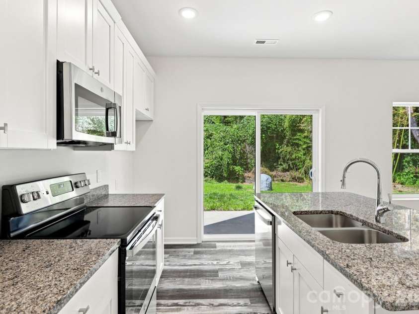 2604 Greencrest Lane, Statesville, NC 28677.  MLS# CAR4389908, YatesRealty ID 44406. Kitchen