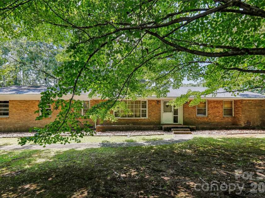 7816 Elwood Drive, Charlotte, NC 28227.  MLS# CAR4414188, YatesRealty ID 44407. 