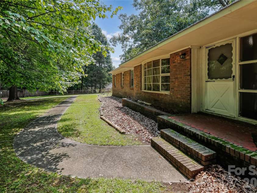 7816 Elwood Drive, Charlotte, NC 28227.  MLS# CAR4414188, YatesRealty ID 44407. 