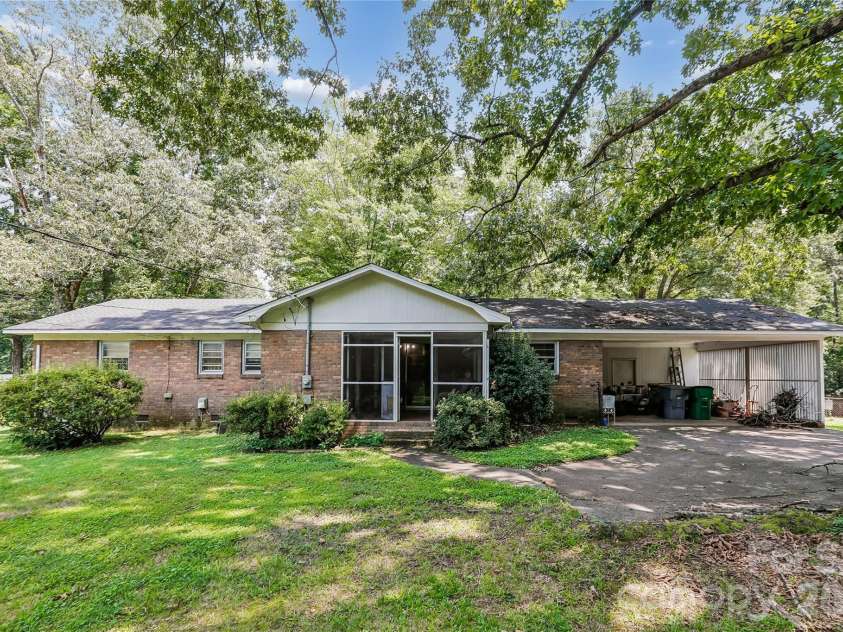 7816 Elwood Drive, Charlotte, NC 28227.  MLS# CAR4414188, YatesRealty ID 44407. 