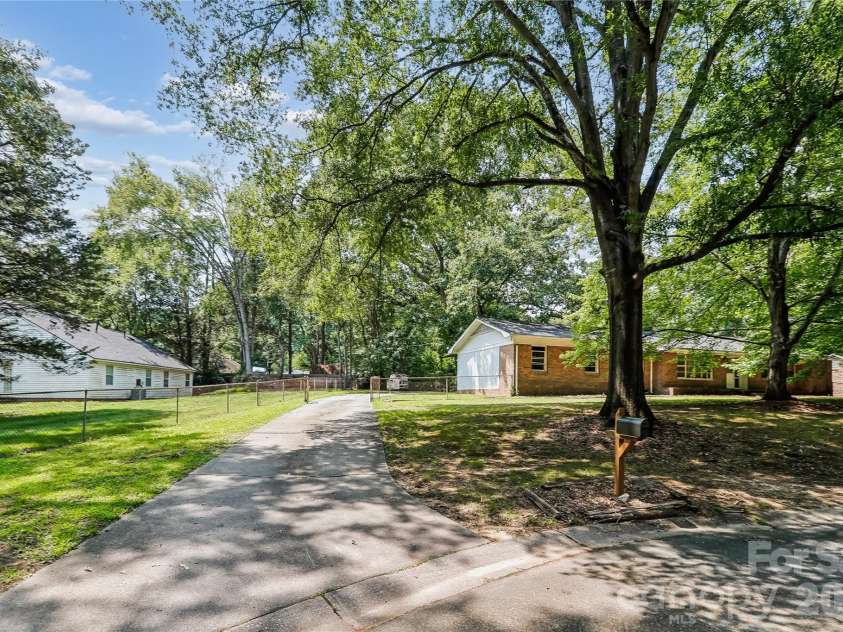 7816 Elwood Drive, Charlotte, NC 28227.  MLS# CAR4414188, YatesRealty ID 44407. 