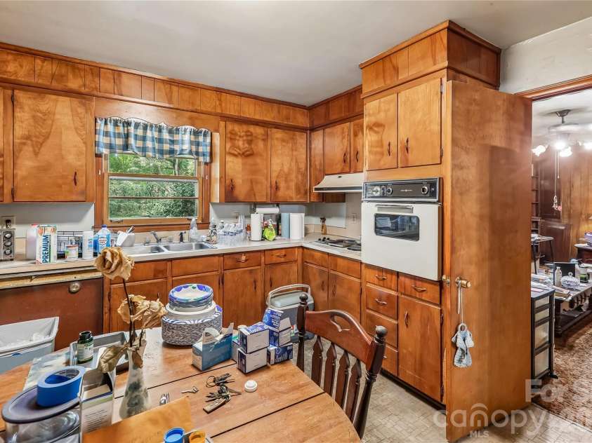 7816 Elwood Drive, Charlotte, NC 28227.  MLS# CAR4414188, YatesRealty ID 44407. 