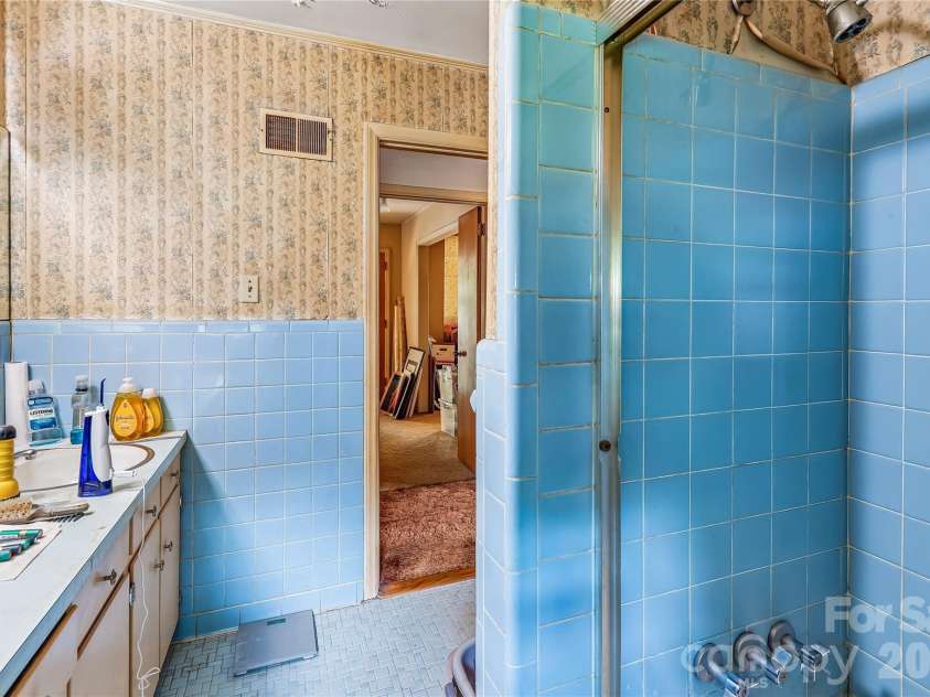 7816 Elwood Drive, Charlotte, NC 28227.  MLS# CAR4414188, YatesRealty ID 44407. 