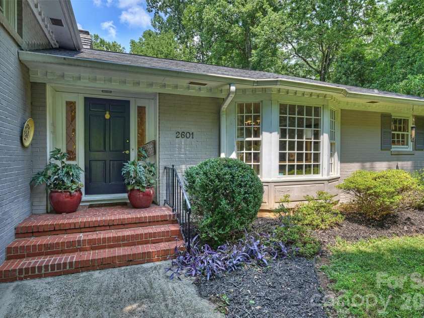2601 Cloister Drive, Charlotte, NC 28211.  MLS# CAR4411673, YatesRealty ID 44408. 