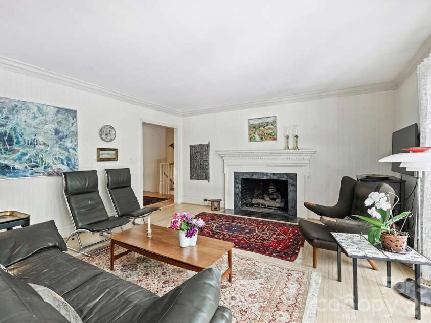 2601 Cloister Drive, Charlotte, NC 28211.  MLS# CAR4411673, YatesRealty ID 44408. 