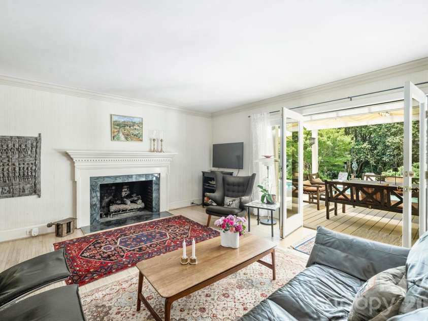 2601 Cloister Drive, Charlotte, NC 28211.  MLS# CAR4411673, YatesRealty ID 44408. 