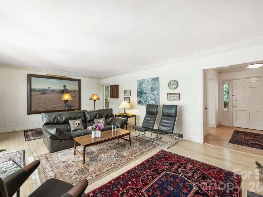 2601 Cloister Drive, Charlotte, NC 28211.  MLS# CAR4411673, YatesRealty ID 44408. 
