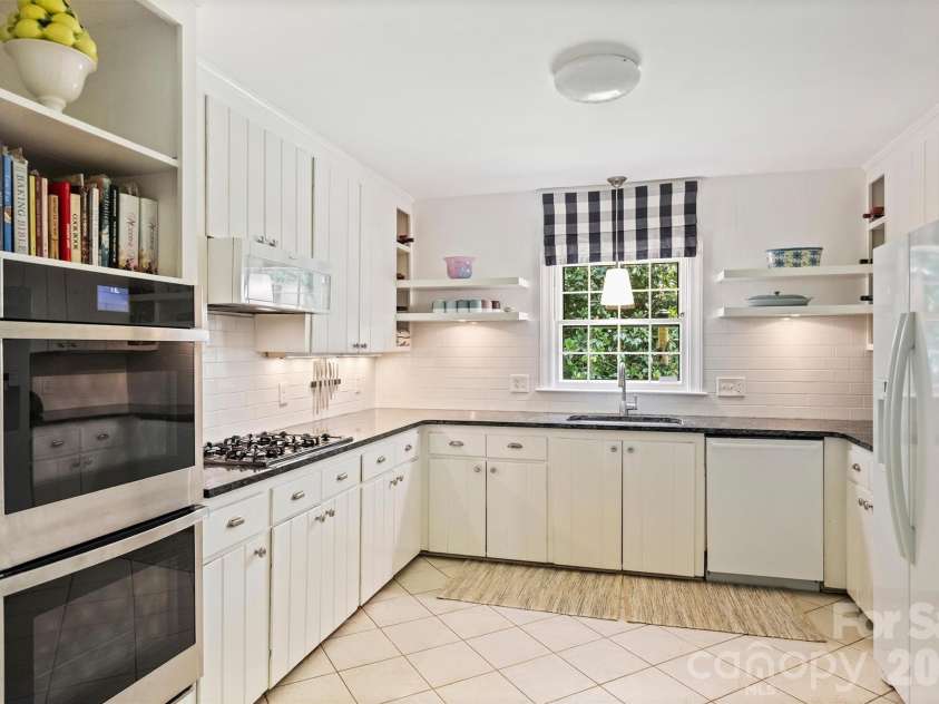 2601 Cloister Drive, Charlotte, NC 28211.  MLS# CAR4411673, YatesRealty ID 44408. 