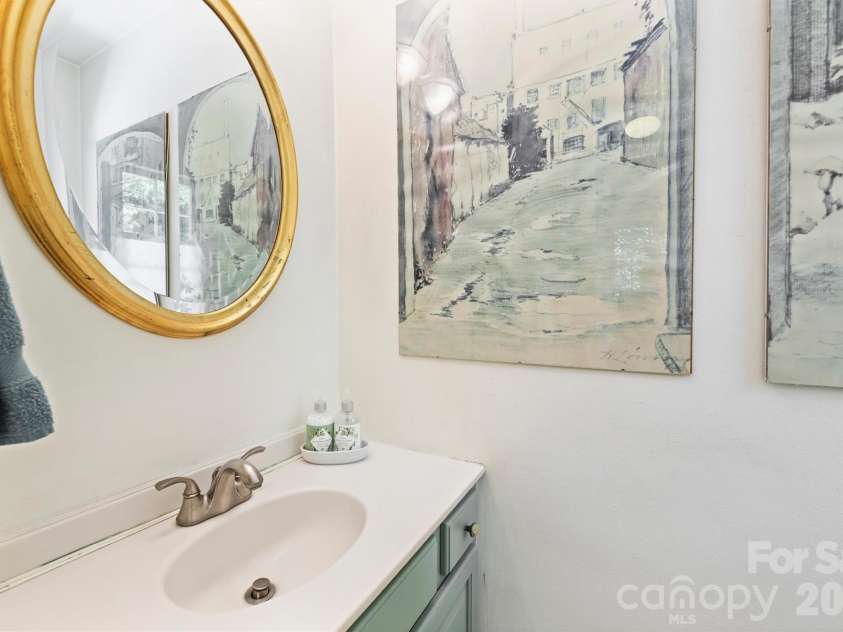 2601 Cloister Drive, Charlotte, NC 28211.  MLS# CAR4411673, YatesRealty ID 44408. 