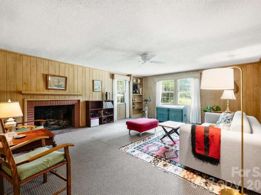 2601 Cloister Drive, Charlotte, NC 28211.  MLS# CAR4411673, YatesRealty ID 44408. 