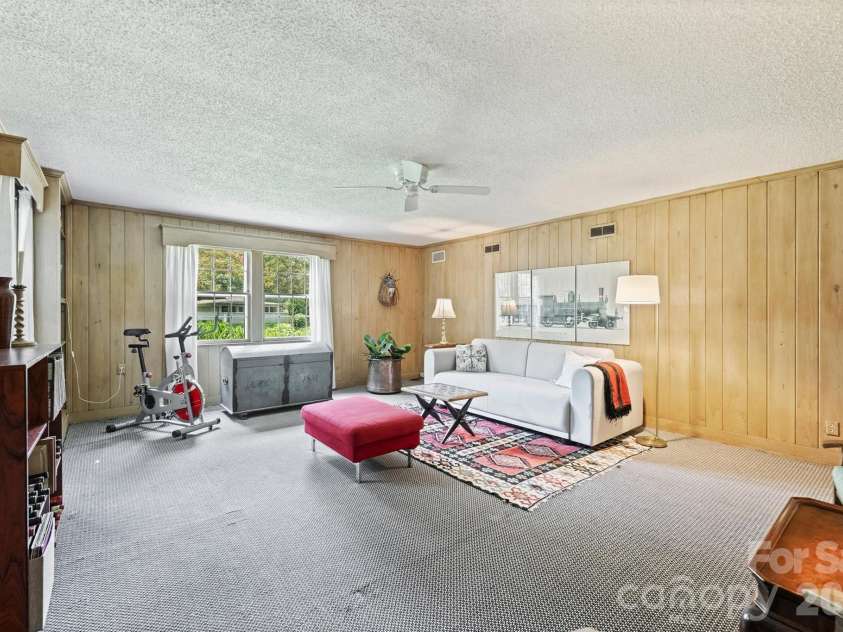 2601 Cloister Drive, Charlotte, NC 28211.  MLS# CAR4411673, YatesRealty ID 44408. 
