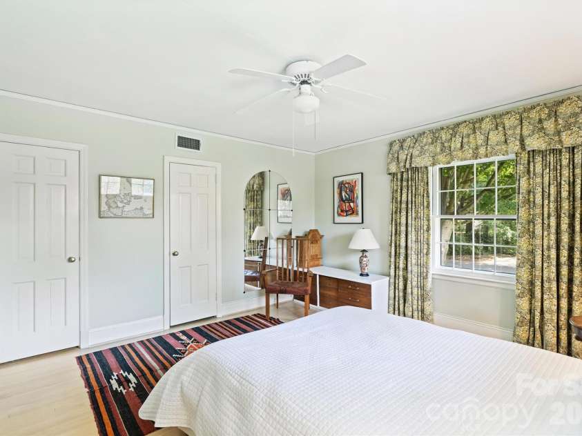 2601 Cloister Drive, Charlotte, NC 28211.  MLS# CAR4411673, YatesRealty ID 44408. 