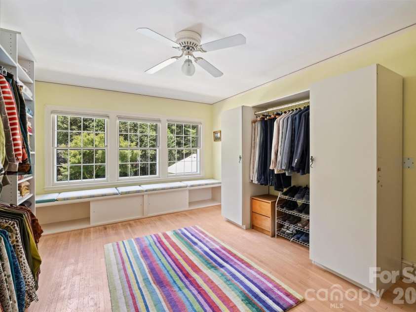 2601 Cloister Drive, Charlotte, NC 28211.  MLS# CAR4411673, YatesRealty ID 44408. 