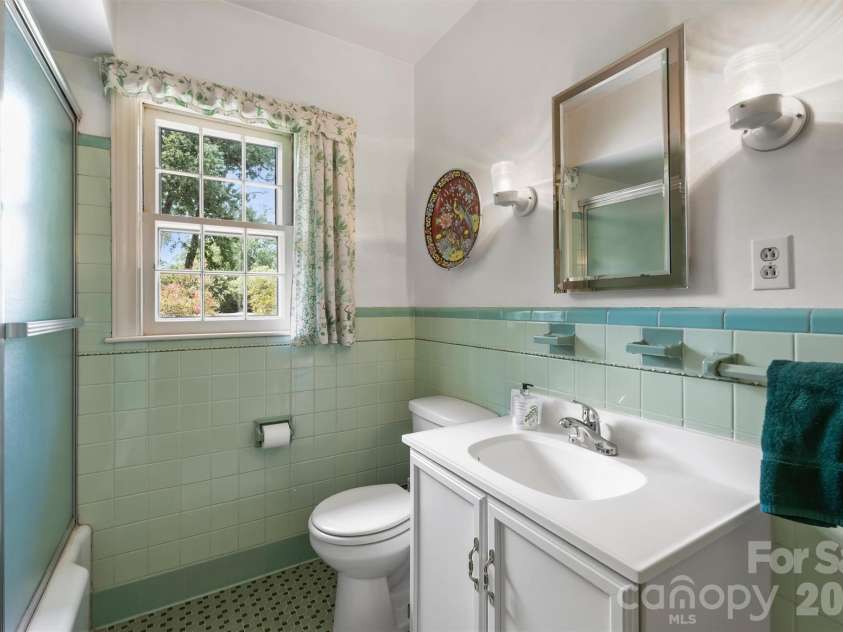 2601 Cloister Drive, Charlotte, NC 28211.  MLS# CAR4411673, YatesRealty ID 44408. 