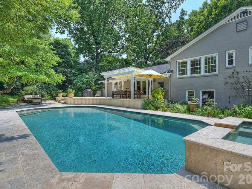 2601 Cloister Drive, Charlotte, NC 28211.  MLS# CAR4411673, YatesRealty ID 44408. 