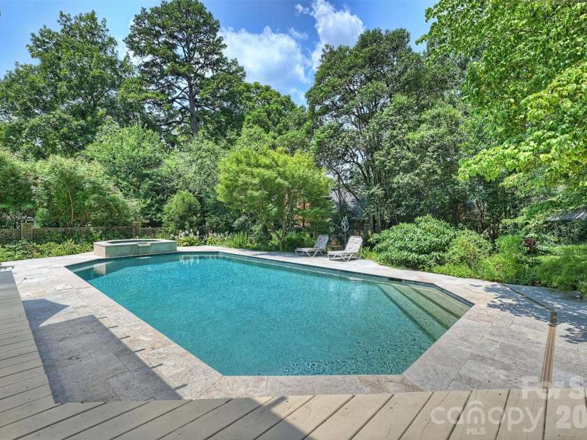 2601 Cloister Drive, Charlotte, NC 28211.  MLS# CAR4411673, YatesRealty ID 44408. 
