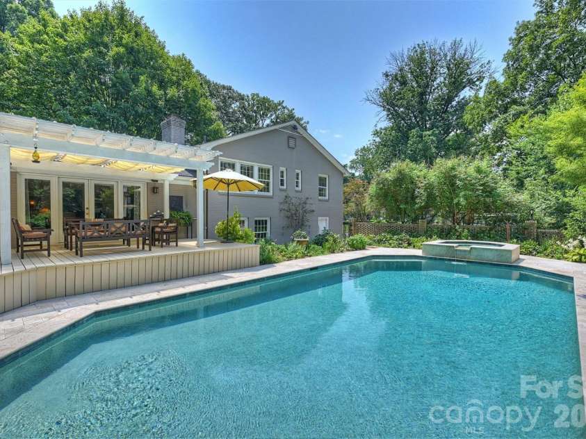 2601 Cloister Drive, Charlotte, NC 28211.  MLS# CAR4411673, YatesRealty ID 44408. 