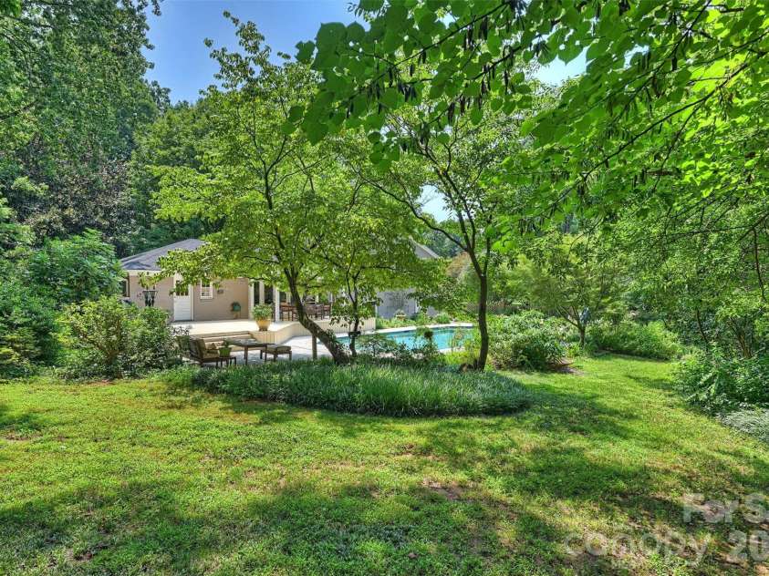 2601 Cloister Drive, Charlotte, NC 28211.  MLS# CAR4411673, YatesRealty ID 44408. 