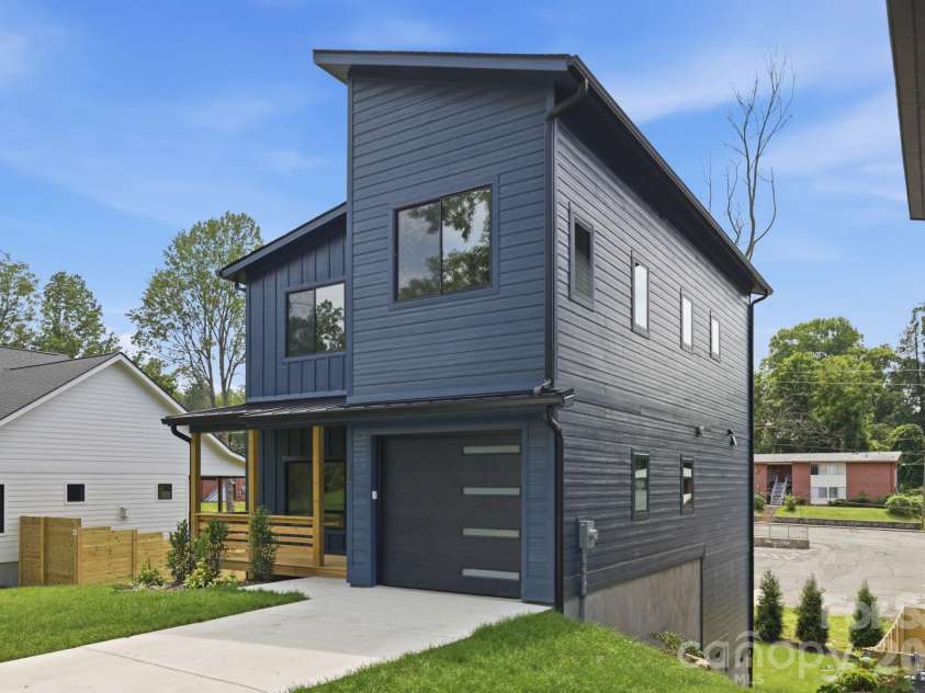45 Johnson Drive, Asheville, NC 28804.  MLS# CAR4414814, YatesRealty ID 44409. 
