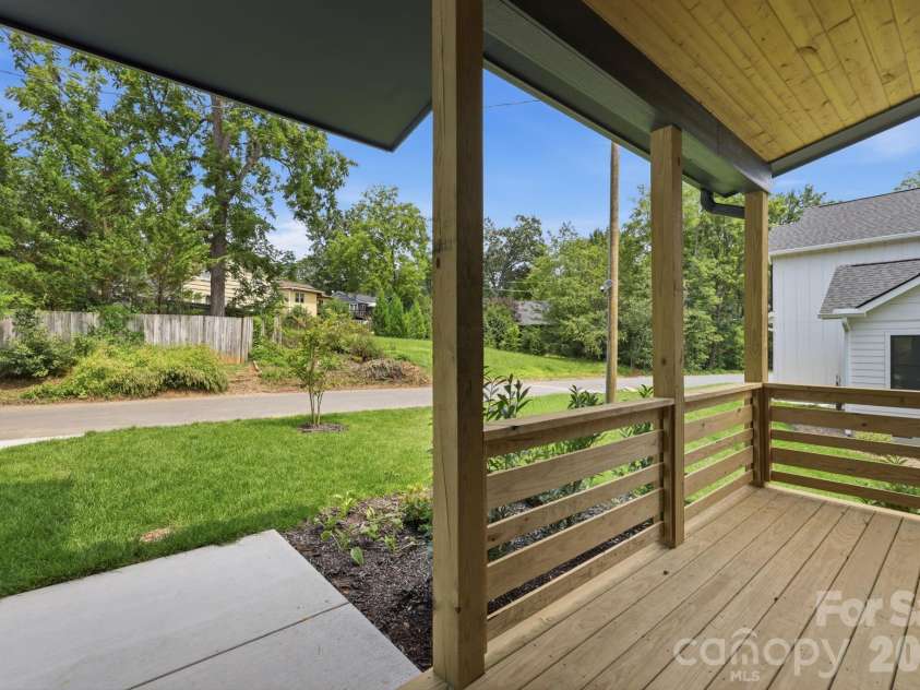 45 Johnson Drive, Asheville, NC 28804.  MLS# CAR4414814, YatesRealty ID 44409. 