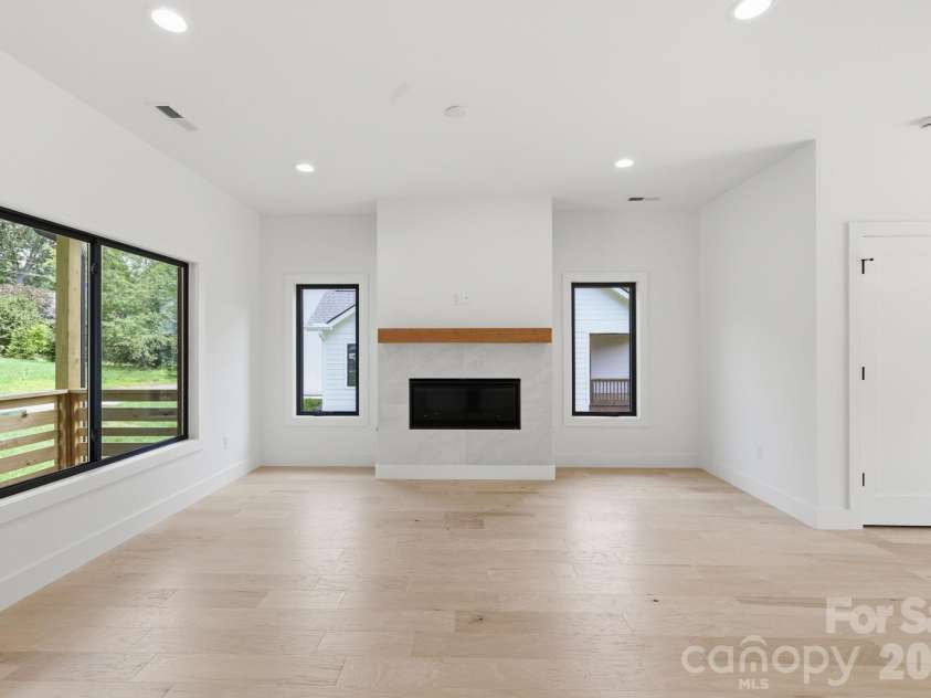 45 Johnson Drive, Asheville, NC 28804.  MLS# CAR4414814, YatesRealty ID 44409. 