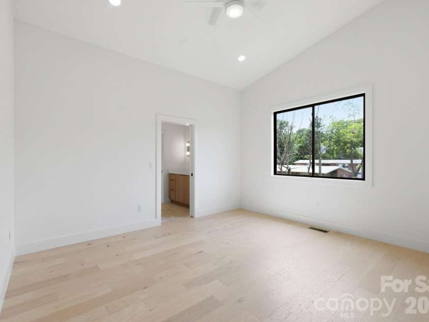 45 Johnson Drive, Asheville, NC 28804.  MLS# CAR4414814, YatesRealty ID 44409. 