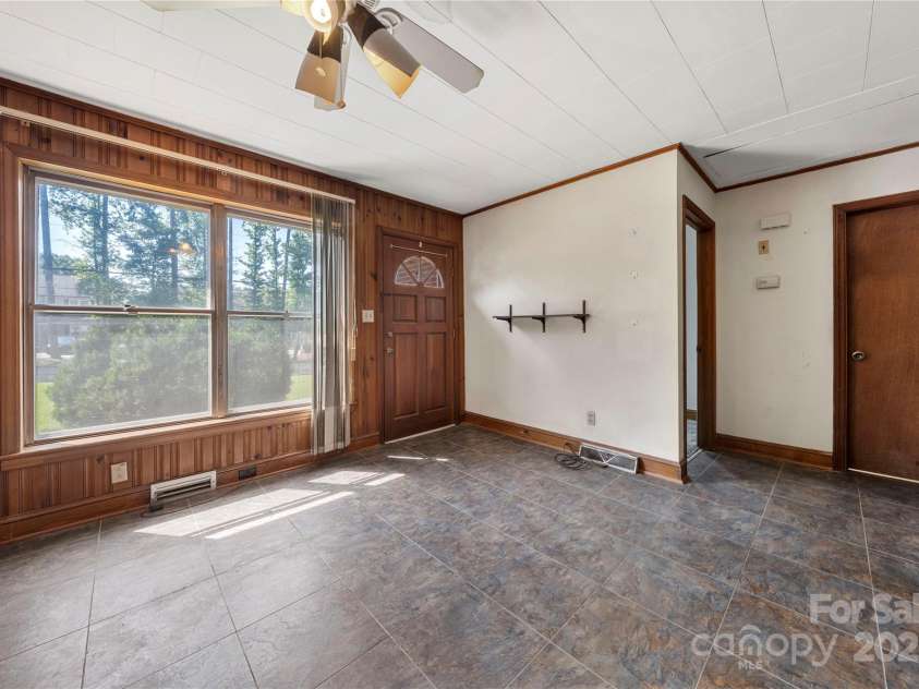 505 Rogers Lake Road, Kannapolis, NC 28083.  MLS# CAR4293354, YatesRealty ID 4441. 