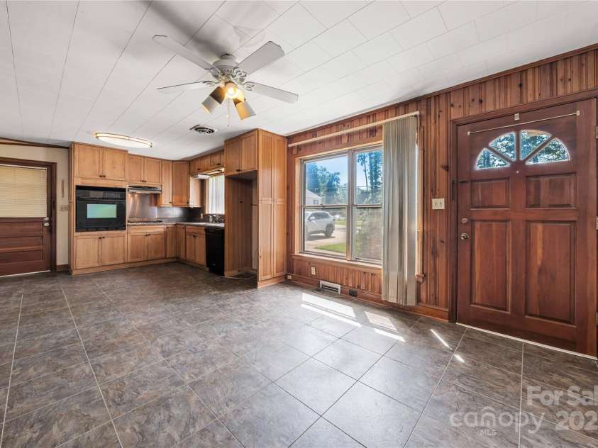 505 Rogers Lake Road, Kannapolis, NC 28083.  MLS# CAR4293354, YatesRealty ID 4441. 