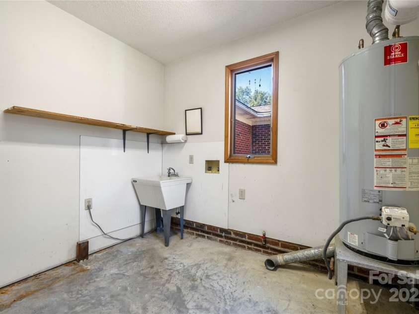 505 Rogers Lake Road, Kannapolis, NC 28083.  MLS# CAR4293354, YatesRealty ID 4441. 